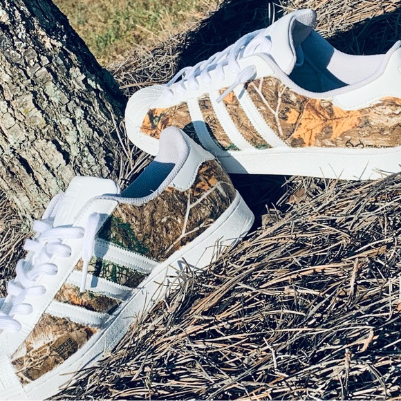 adidas gazelle silver green womens Kids adidas Superstar Shoes White / Camo HQ4287